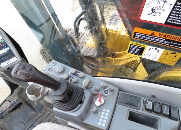 2018 John Deere 210G LC Excavator A/C Cab Aux Hydraulic Thumb Trackhoe - Image 20