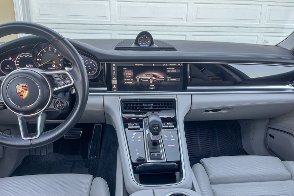 2018 Porsche Panamera 4 E-Hybrid - Image 20