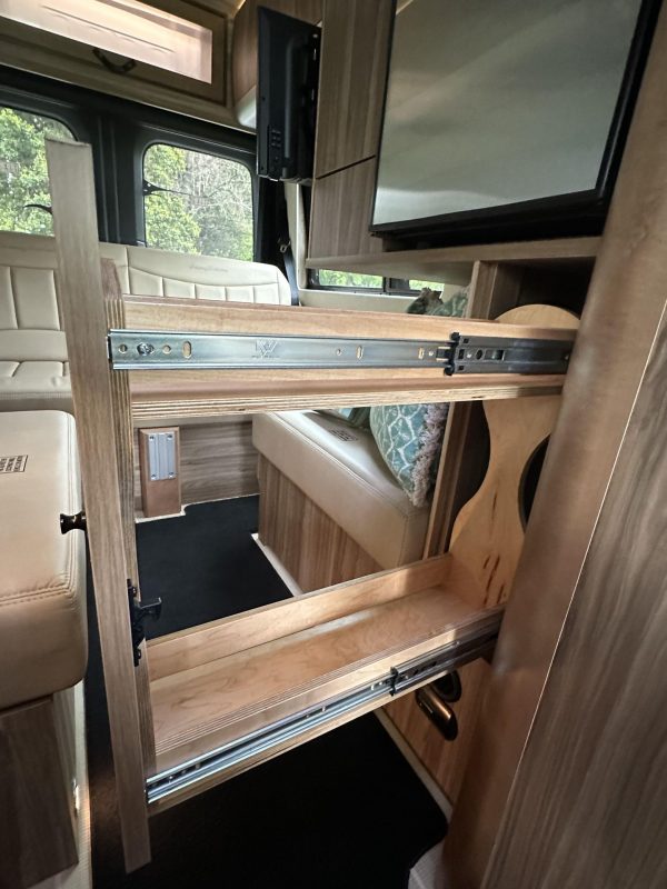 2020 Airstream Interstate 19 Tommy Bahama Edition 4x4 - Image 15
