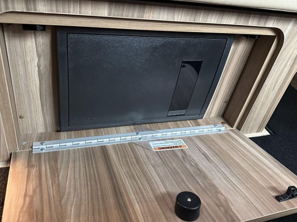 2020 Airstream Interstate 19 Tommy Bahama Edition 4x4 - Image 23