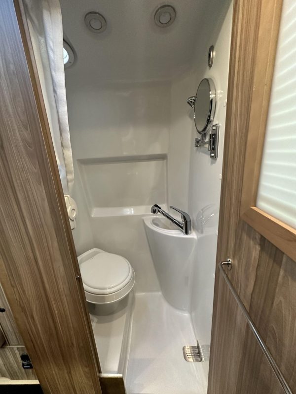 2020 Airstream Interstate 19 Tommy Bahama Edition 4x4 - Image 26