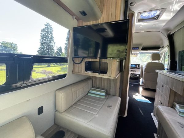 2020 Airstream Interstate 19 Tommy Bahama Edition 4x4 - Image 33