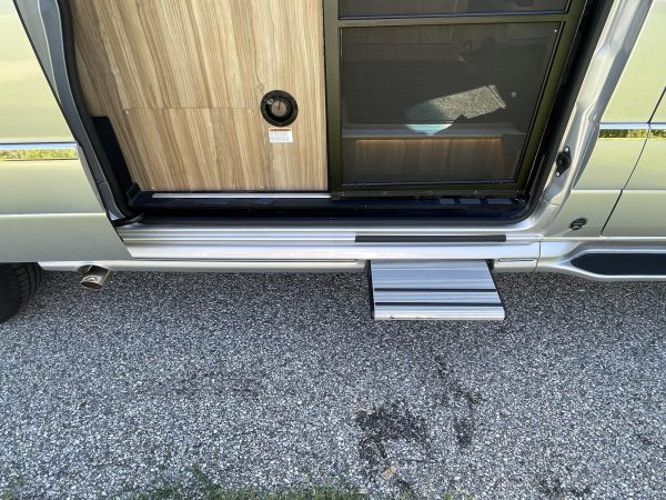 2020 Airstream Interstate 19 Tommy Bahama Edition 4x4 - Image 37