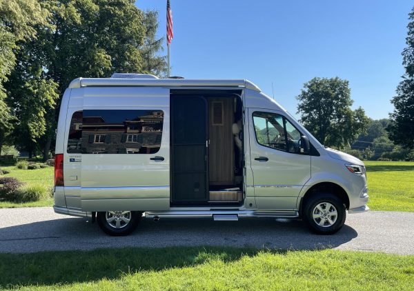 2020 Airstream Interstate 19 Tommy Bahama Edition 4x4 - Image 96