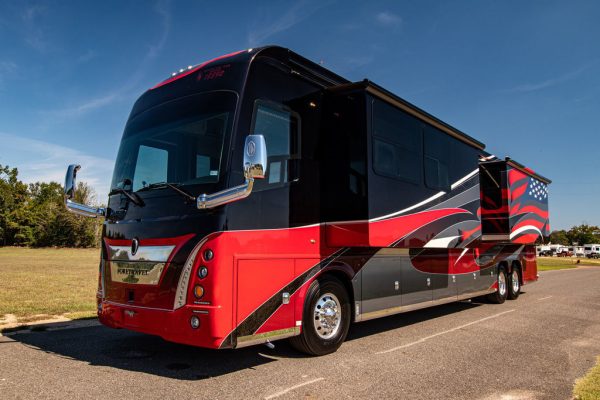 2017 Foretravel IH 45 Bath & 12 - Image 3