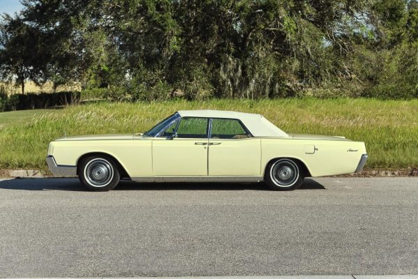 1967 Lincoln Continental Convertible - Image 3