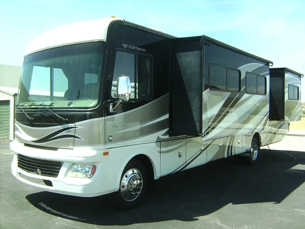 2015 Fleetwood Bounder Classic 36H - Image 44