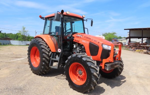 2017 Kubota M6S-111 4WD Utility Ag Tractor A/C Cab PTO Aux Hyd - Image 3