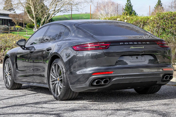 2018 Porsche Panamera 4 E-Hybrid - Image 3