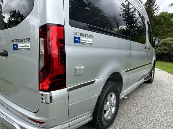 2020 Airstream Interstate 19 Tommy Bahama Edition 4x4 - Image 6