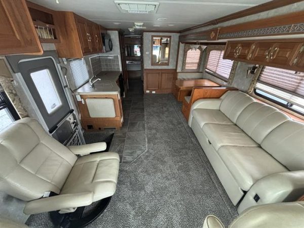 2004 Coachmen Santara 3510 DS - Image 21