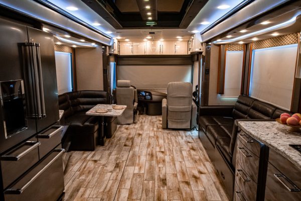 2017 Foretravel IH 45 Bath & 12 - Image 21