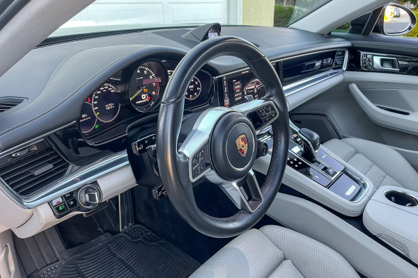2018 Porsche Panamera 4 E-Hybrid - Image 21