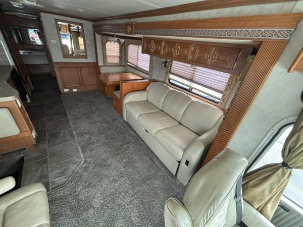 2004 Coachmen Santara 3510 DS - Image 22