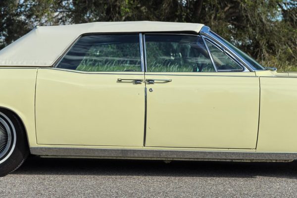 1967 Lincoln Continental Convertible - Image 22