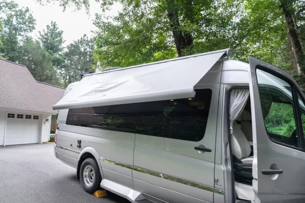 2014 Winnebago Era 70X - Image 48