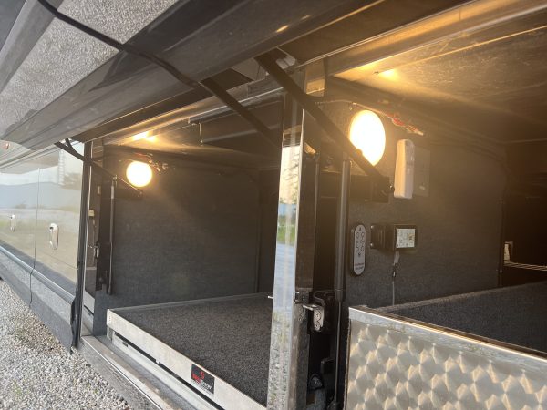 2011 Newell Coach P2000I - Image 23
