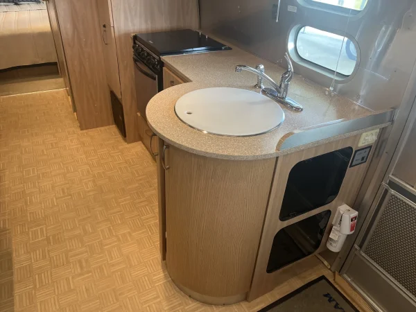 2008 Airstream 27′ Safari Special Edition - Image 48