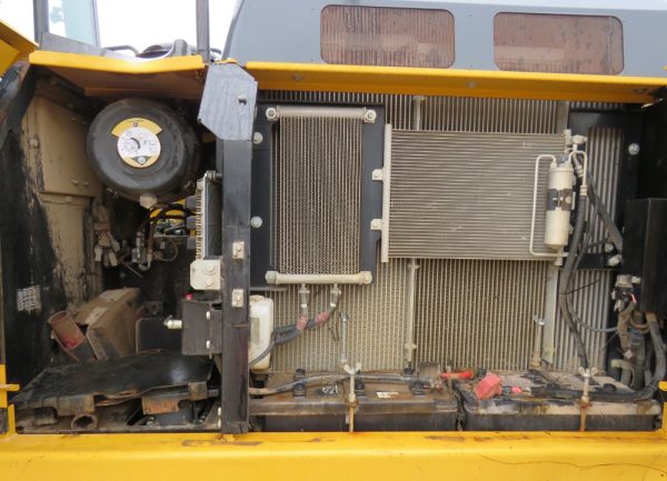 2018 John Deere 210G LC Excavator A/C Cab Aux Hydraulic Thumb Trackhoe - Image 24