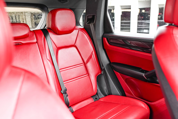 2020 Porsche Cayenne S - Image 25