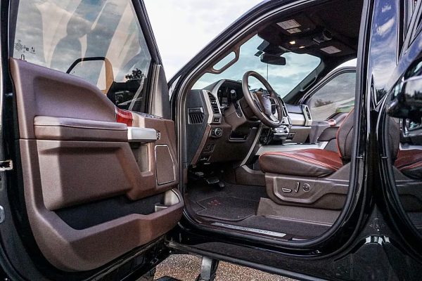 2022 Ford F250 SRW Crew Cab King Ranch - Image 25