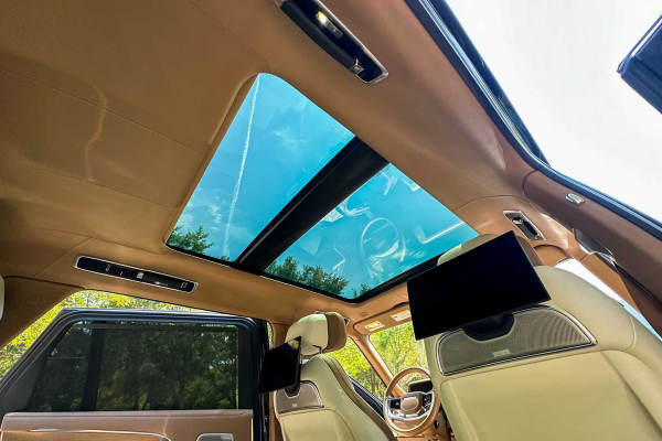 2023 Land Rover Range Rover SV LWB - Image 8