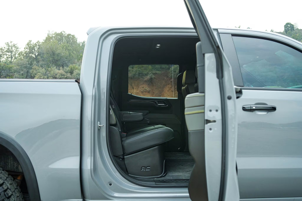 2024 Chevrolet Silverado 1500 ZR2 - Image 17