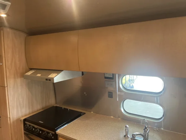 2008 Airstream 27′ Safari Special Edition - Image 2