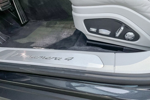 2018 Porsche Panamera 4 E-Hybrid - Image 26
