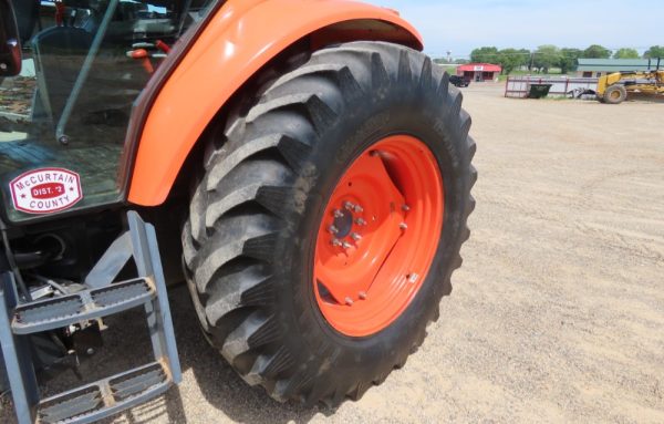 2017 Kubota M6S-111 4WD Utility Ag Tractor A/C Cab PTO Aux Hyd - Image 27