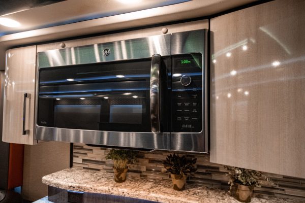 2017 Foretravel IH 45 Bath & 12 - Image 28