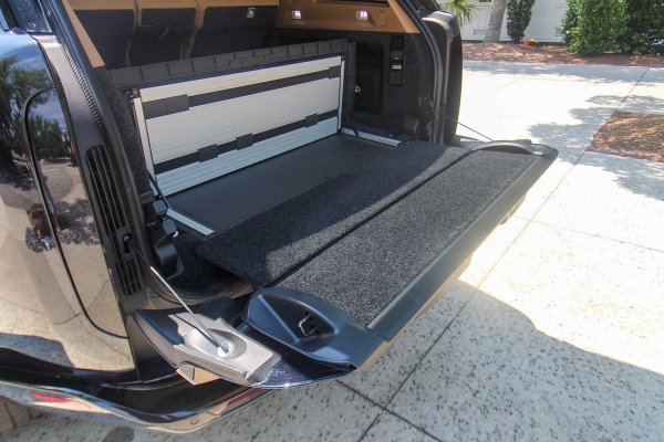 2023 Land Rover Range Rover SV LWB - Image 11