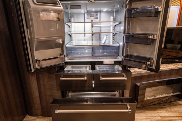 2017 Foretravel IH 45 Bath & 12 - Image 29