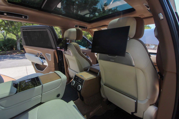 2023 Land Rover Range Rover SV LWB - Image 12