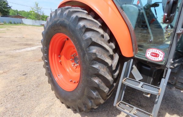2017 Kubota M6S-111 4WD Utility Ag Tractor A/C Cab PTO Aux Hyd - Image 29