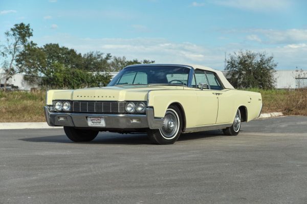 1967 Lincoln Continental Convertible - Image 29