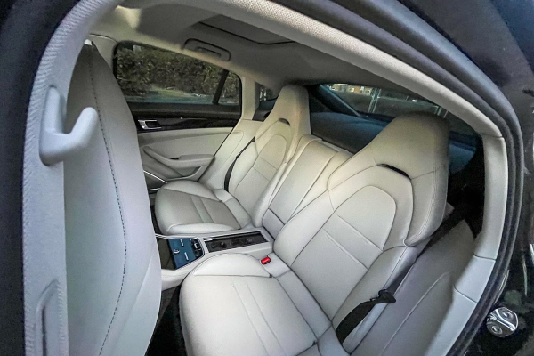 2018 Porsche Panamera 4 E-Hybrid - Image 29