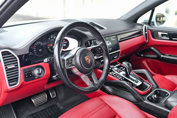 2020 Porsche Cayenne S - Image 30