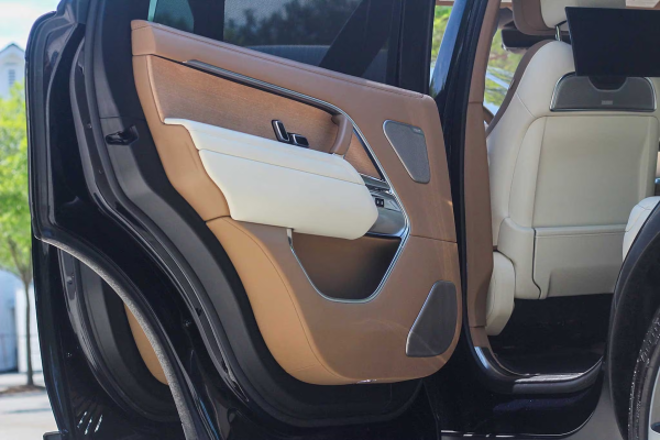 2023 Land Rover Range Rover SV LWB - Image 13