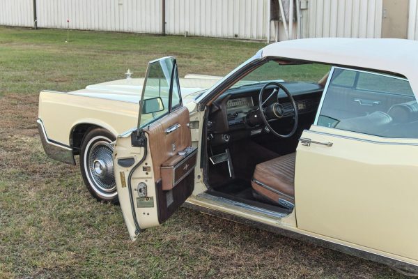 1967 Lincoln Continental Convertible - Image 30