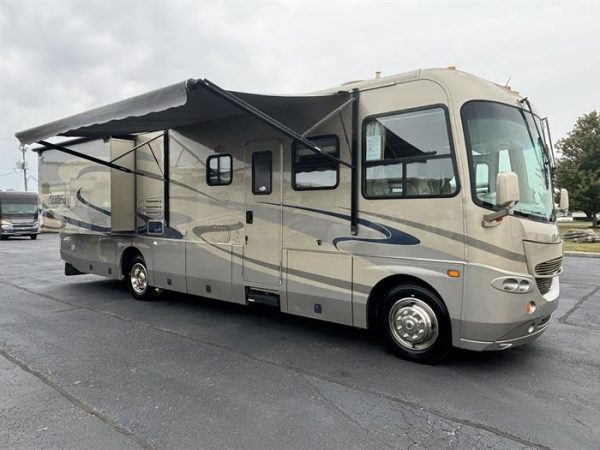 2004 Coachmen Santara 3510 DS - Image 4