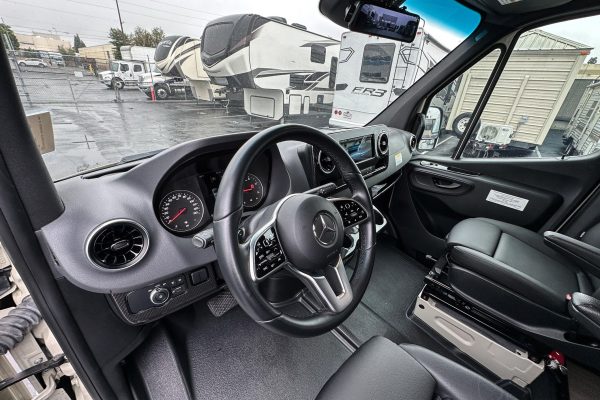 2020 Winnebago Revel 4x4 - Image 27
