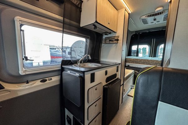 2020 Winnebago Revel 4x4 - Image 28