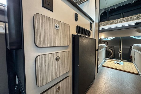 2020 Winnebago Revel 4x4 - Image 38