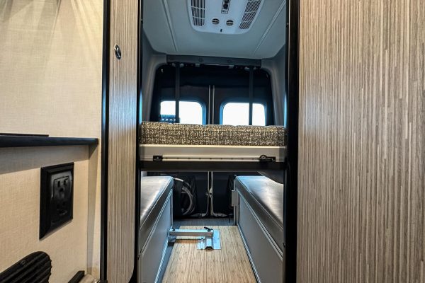 2020 Winnebago Revel 4x4 - Image 12