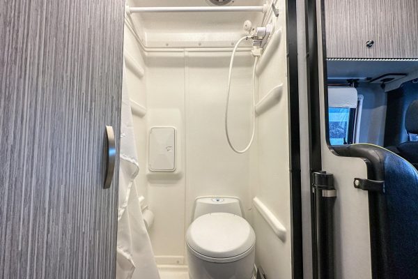 2020 Winnebago Revel 4x4 - Image 42