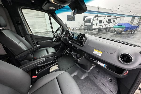 2020 Winnebago Revel 4x4 - Image 47