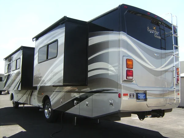 2015 Fleetwood Bounder Classic 36H - Image 45