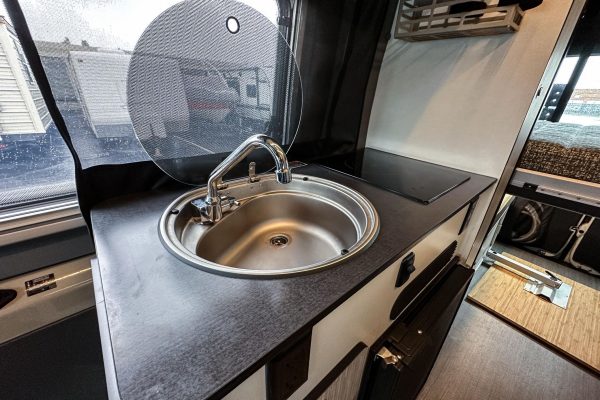 2020 Winnebago Revel 4x4 - Image 9
