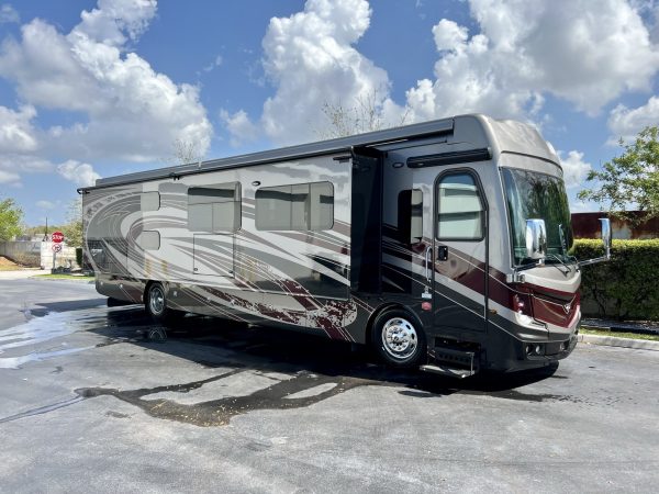 2020 Fleetwood Discovery LXE 40G
